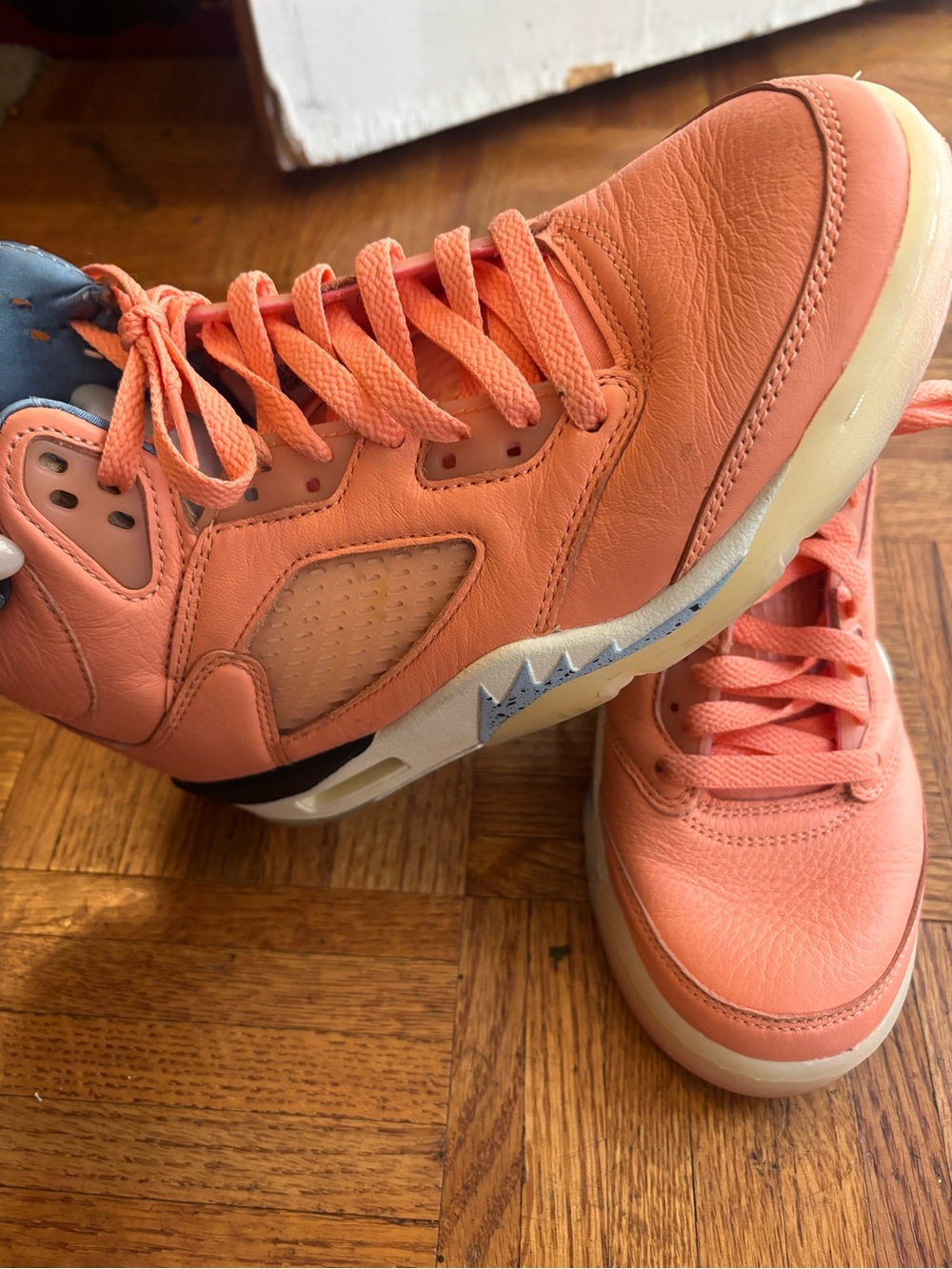 Jordan Kids Sneakers in Coral/Peach